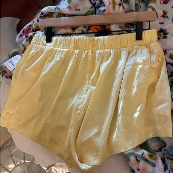 Free People Yellow satin boxer short - Picture 2 of 3